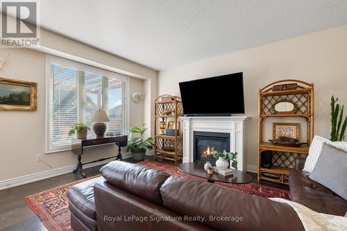 9 Wilson Street, Collingwood, ON - Indoor Photo Showing Living Room With Fireplace