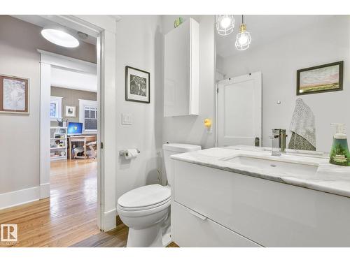 11036 125 St Nw, Edmonton, AB - Indoor Photo Showing Bathroom