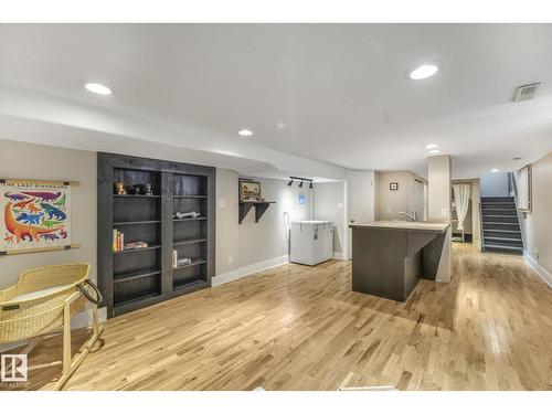 11036 125 St Nw, Edmonton, AB - Indoor