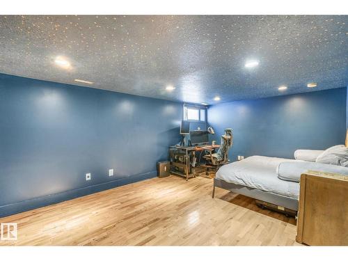 11036 125 St Nw, Edmonton, AB - Indoor