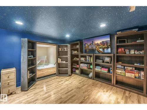 11036 125 St Nw, Edmonton, AB - Indoor