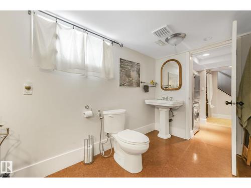 11036 125 St Nw, Edmonton, AB - Indoor Photo Showing Bathroom