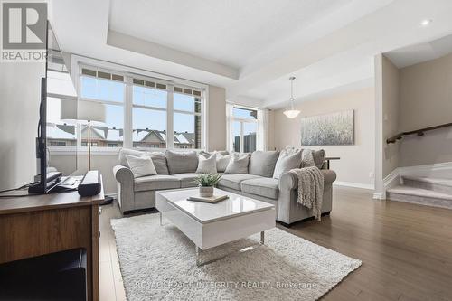 216 Halyard Way, Ottawa, ON - Indoor Photo Showing Living Room
