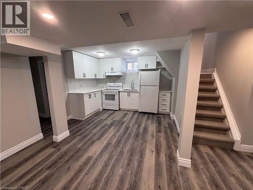 300 East 43Rd Street, Hamilton, ON - Indoor Photo Showing Kitchen