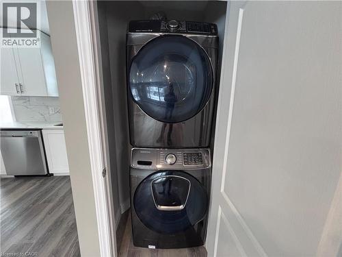 300 East 43Rd Street, Hamilton, ON - Indoor Photo Showing Laundry Room