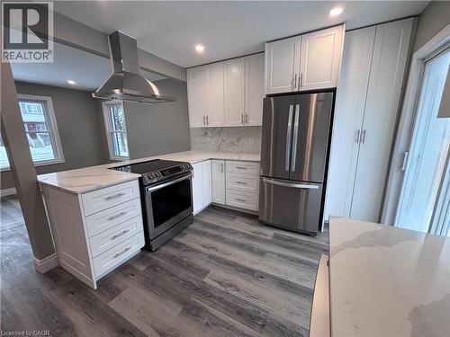 300 East 43Rd Street, Hamilton, ON - Indoor Photo Showing Kitchen