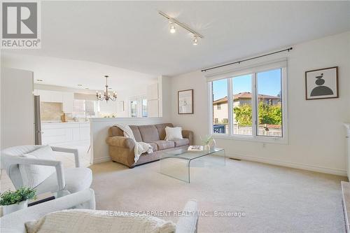 43 Glenayr Street, Hamilton, ON - Indoor Photo Showing Living Room