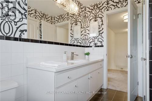 43 Glenayr Street, Hamilton, ON - Indoor Photo Showing Bathroom