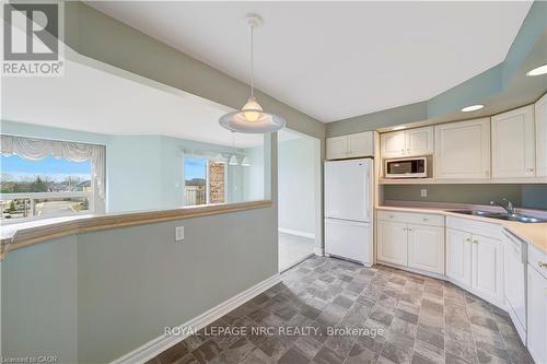 303B - 1061 Vansickle Road, St. Catharines, ON - Indoor Photo Showing Kitchen With Double Sink
