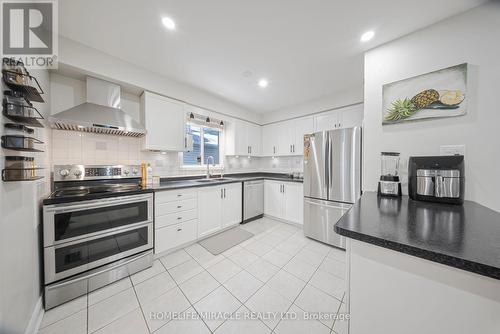 469 Old Newbury Lane, Cambridge, ON - Indoor Photo Showing Kitchen With Stainless Steel Kitchen With Double Sink