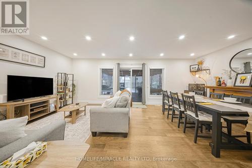 469 Old Newbury Lane, Cambridge, ON - Indoor Photo Showing Living Room