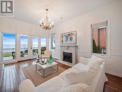 3286 Shelburne Place, Oakville (Br Bronte), ON - Indoor Photo Showing Living Room With Fireplace