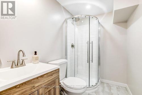 170 Laurentian Drive N, London East (East O), ON - Indoor Photo Showing Bathroom