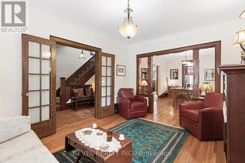 31 Fair Avenue, Kawartha Lakes (Lindsay), ON - Indoor Photo Showing Living Room