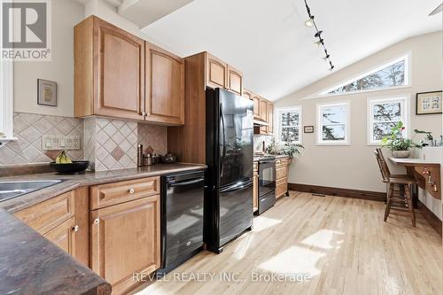31 Fair Avenue, Kawartha Lakes (Lindsay), ON - Indoor Photo Showing Kitchen
