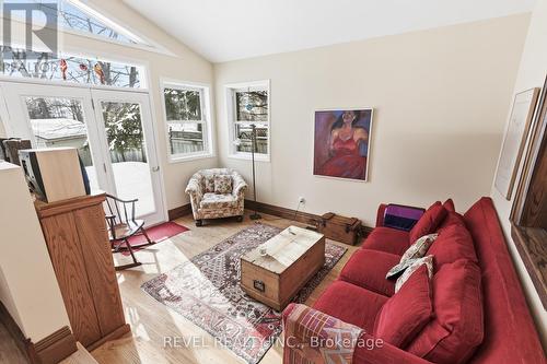 31 Fair Avenue, Kawartha Lakes (Lindsay), ON - Indoor Photo Showing Living Room