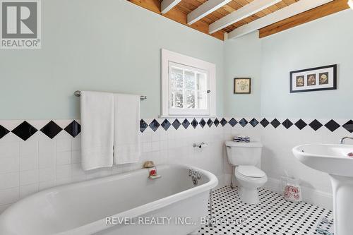 31 Fair Avenue, Kawartha Lakes (Lindsay), ON - Indoor Photo Showing Bathroom