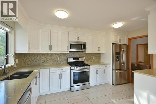 6377 N Gale Avenue, Sechelt, BC 