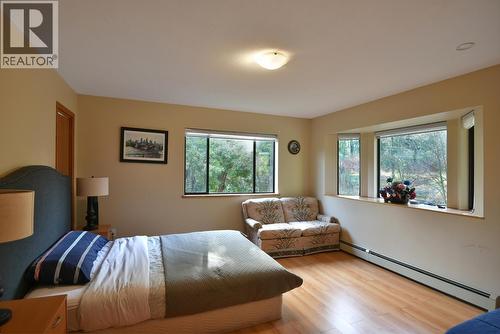 6377 N Gale Avenue, Sechelt, BC 