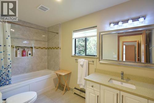 6377 N Gale Avenue, Sechelt, BC 