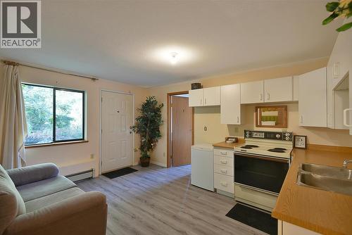 6377 N Gale Avenue, Sechelt, BC 