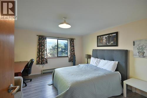 6377 N Gale Avenue, Sechelt, BC 