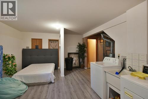 6377 N Gale Avenue, Sechelt, BC 