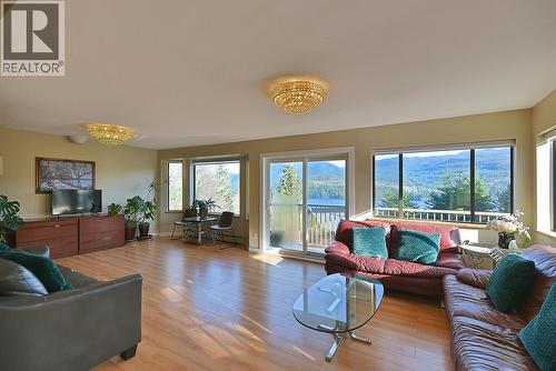 6377 N Gale Avenue, Sechelt, BC 