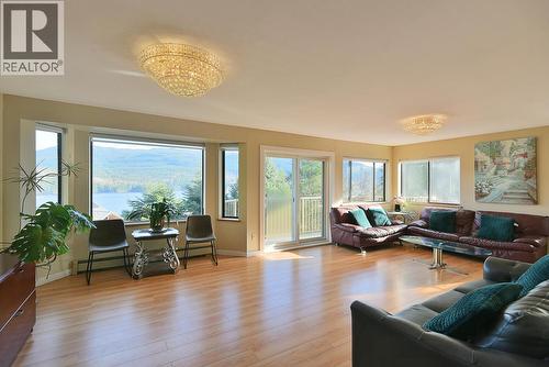 6377 N Gale Avenue, Sechelt, BC 