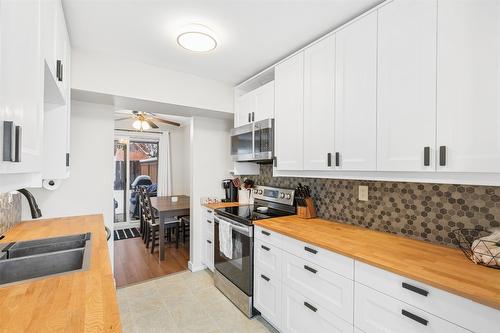 47-1570 Freshfield Road, Kamloops, BC - Indoor Photo Showing Kitchen With Double Sink