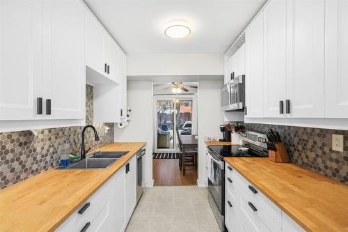47-1570 Freshfield Road, Kamloops, BC - Indoor Photo Showing Kitchen With Double Sink