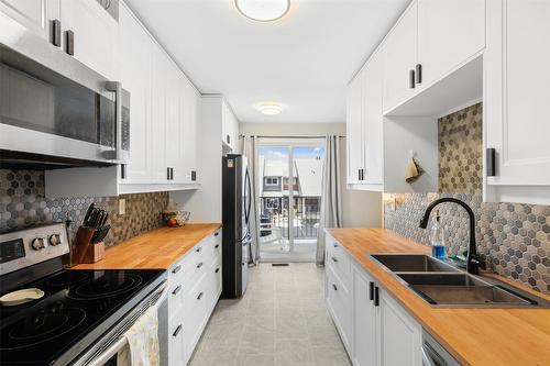 47-1570 Freshfield Road, Kamloops, BC - Indoor Photo Showing Kitchen With Stainless Steel Kitchen With Double Sink With Upgraded Kitchen