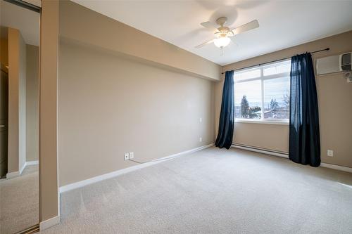 211-1350 Ridgeway Drive, Kelowna, BC - Indoor Photo Showing Other Room
