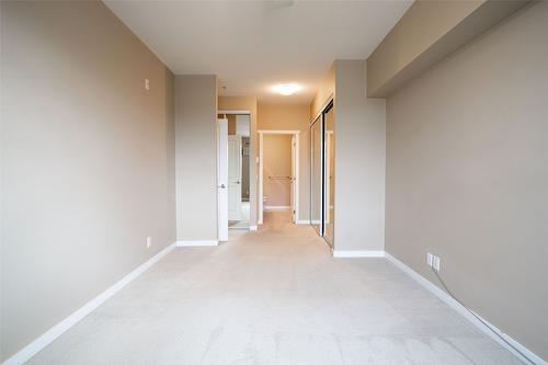 211-1350 Ridgeway Drive, Kelowna, BC - Indoor Photo Showing Other Room