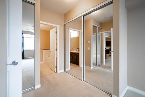 211-1350 Ridgeway Drive, Kelowna, BC - Indoor Photo Showing Other Room