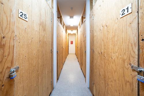 211-1350 Ridgeway Drive, Kelowna, BC - Indoor Photo Showing Other Room