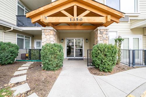 211-1350 Ridgeway Drive, Kelowna, BC - Outdoor With Balcony