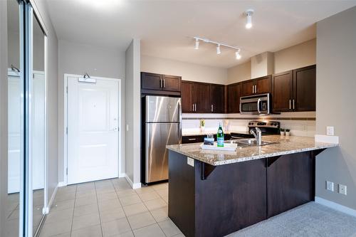 211-1350 Ridgeway Drive, Kelowna, BC - Indoor Photo Showing Kitchen With Stainless Steel Kitchen With Double Sink