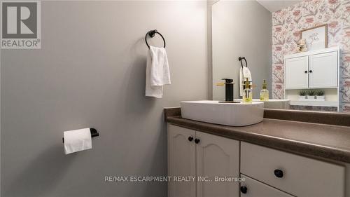 2062 Westmount Drive, Oakville, ON - Indoor Photo Showing Bathroom