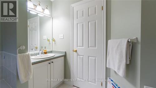 2062 Westmount Drive, Oakville, ON - Indoor Photo Showing Bathroom