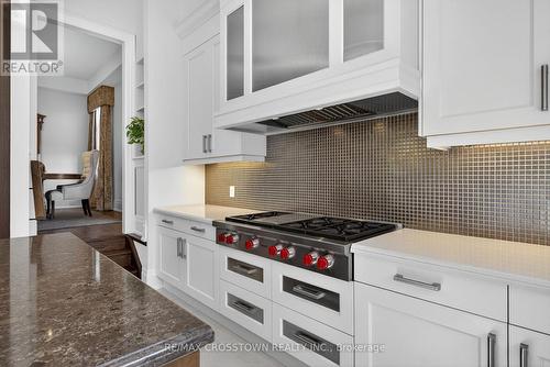 10 Annsleywood Court, Vaughan, ON - Indoor Photo Showing Kitchen With Upgraded Kitchen