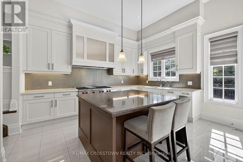 10 Annsleywood Court, Vaughan, ON - Indoor Photo Showing Kitchen With Upgraded Kitchen