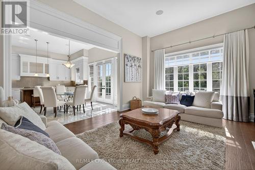 10 Annsleywood Court, Vaughan, ON - Indoor Photo Showing Living Room
