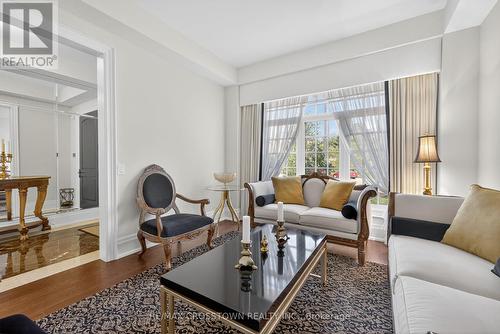 10 Annsleywood Court, Vaughan, ON - Indoor Photo Showing Living Room