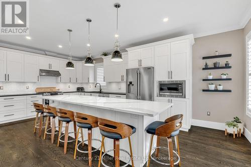 2099 Helmsley Avenue, Oakville (Wm Westmount), ON - Indoor Photo Showing Kitchen With Upgraded Kitchen