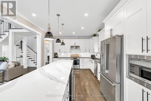 2099 Helmsley Avenue, Oakville (Wm Westmount), ON - Indoor Photo Showing Kitchen With Upgraded Kitchen