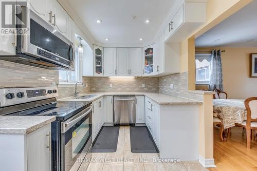 43 Flamingo Crescent, Brampton, ON - Indoor Photo Showing Kitchen With Stainless Steel Kitchen With Upgraded Kitchen