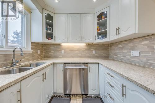 43 Flamingo Crescent, Brampton, ON - Indoor Photo Showing Kitchen With Double Sink With Upgraded Kitchen