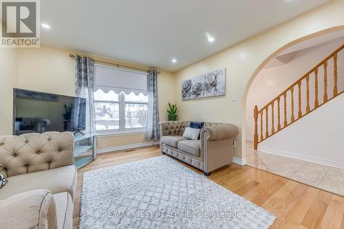 43 Flamingo Crescent, Brampton, ON - Indoor Photo Showing Living Room