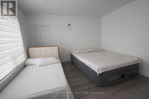 207 Thorold Road, Welland, ON - Indoor Photo Showing Bedroom